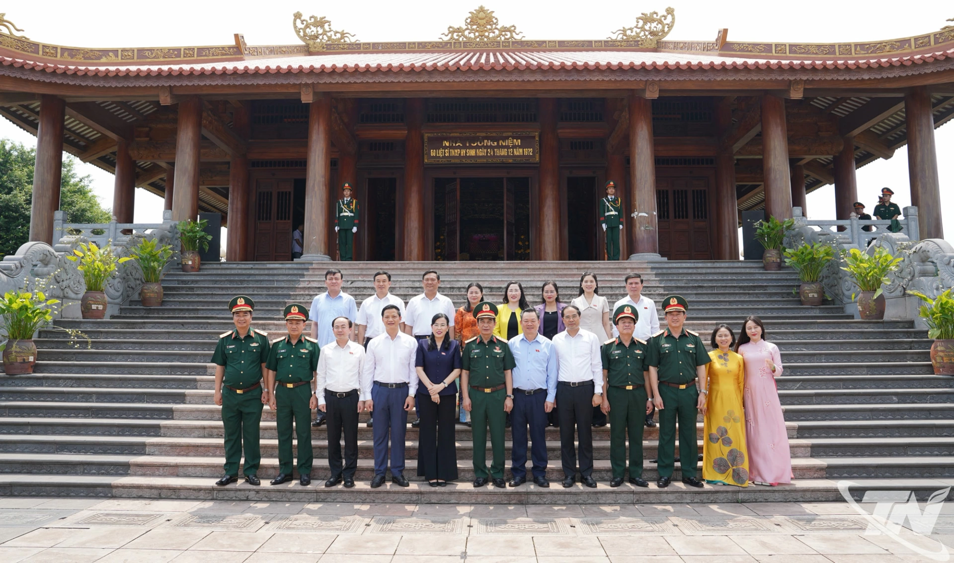 Đại tướng Phan Văn Giang dâng hương tưởng niệm các Anh hùng liệt sĩ Thanh niên xung phong tại Thái Nguyên